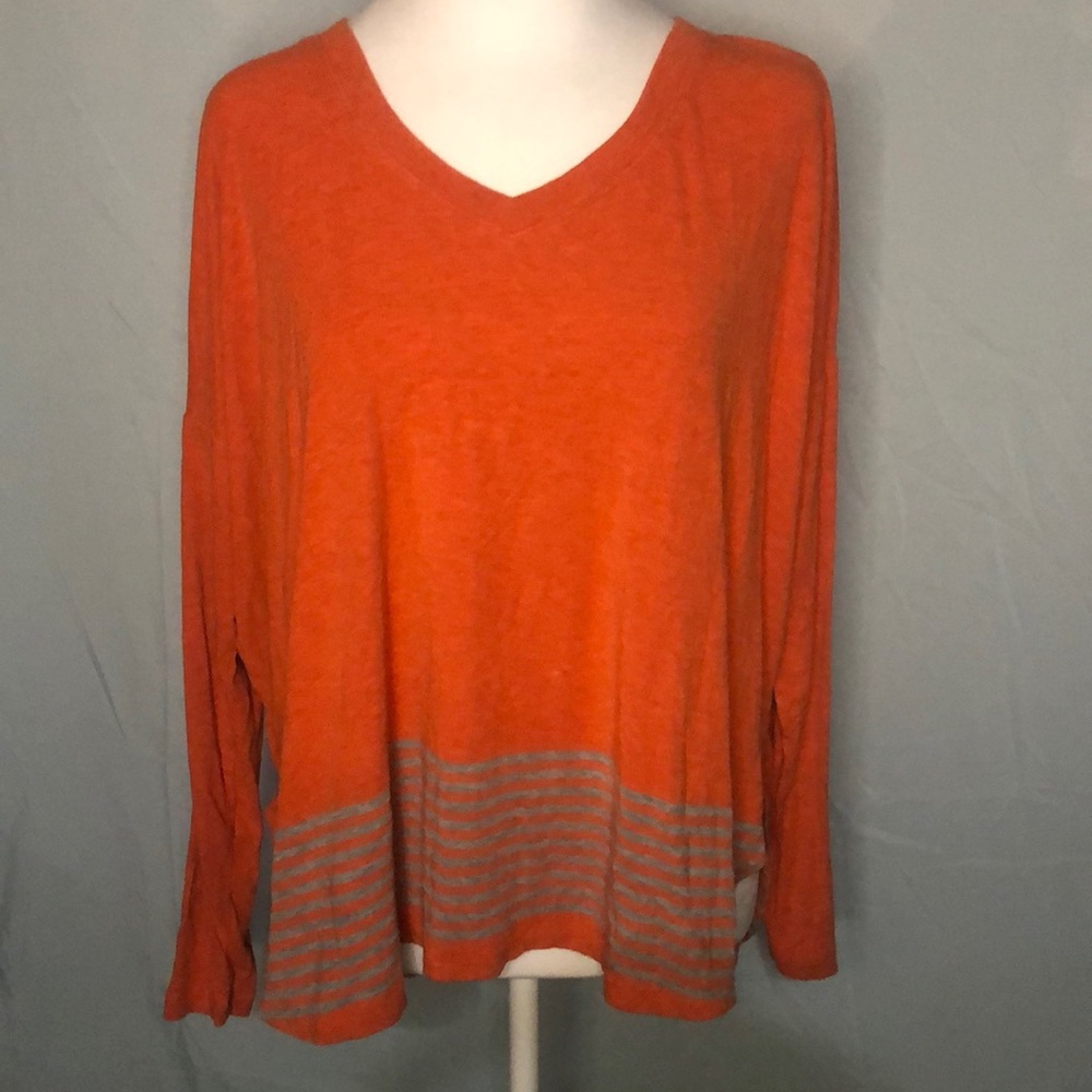 CAbi Women’s Casual Oversized Long Sleeve Comfy Top Size Small Rayon & Spandex